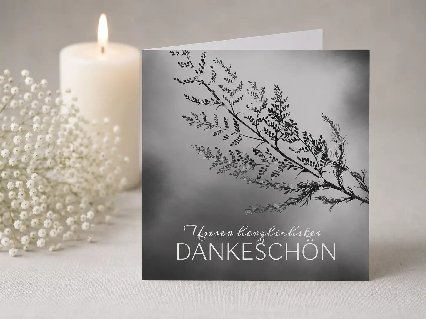 Trauerdanksagungskarte mit herzlichem Dankeschön, Zweigmotiv, Kerze und weißen Blumen