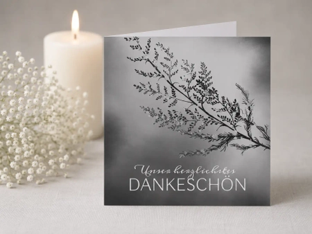 Trauerdanksagungskarte mit herzlichem Dankeschön, Zweigmotiv, Kerze und weißen Blumen